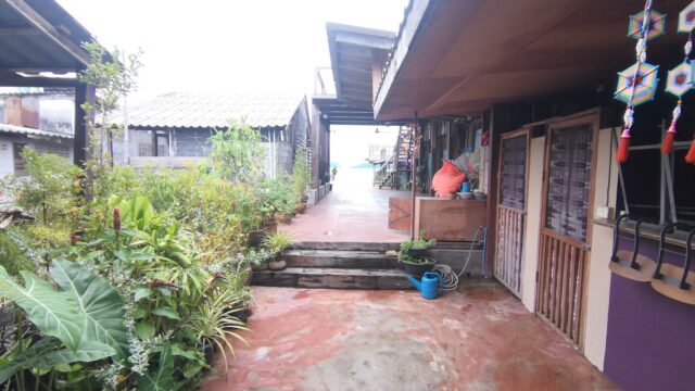 71 Bed And Burger - Burgers & Western in Lanta Old Town, Koh Lanta