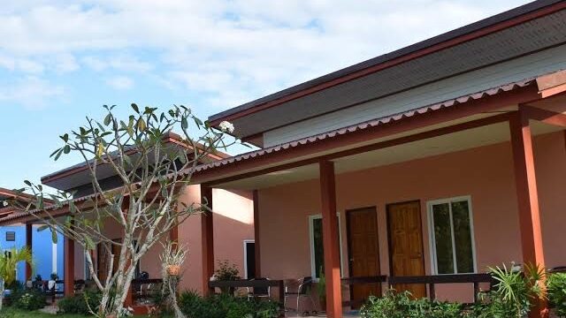 Baan Longhaad - Bungalows & Beach Huts in Long Beach (Phra Ae), Koh Lanta