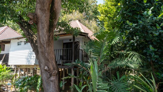 Baan Sawasdee - Bungalows & Beach Huts in Relax Bay, Koh Lanta