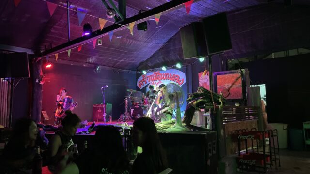 Country Pub And Restaurant - Live Music in Klong Dao Beach, Koh Lanta