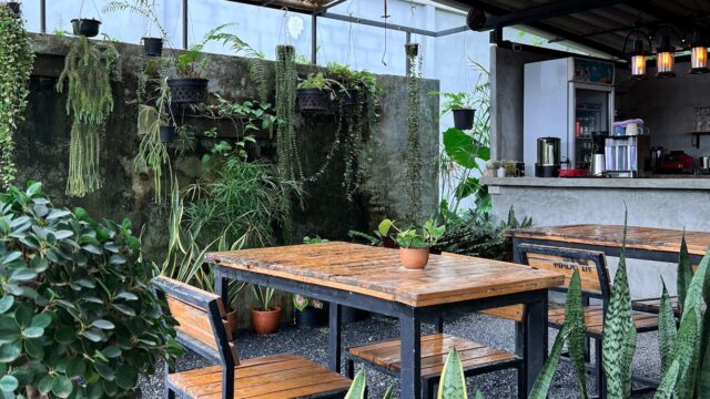 Living Room Cafe & Restaurant - Cafes & Coffee Shops in Long Beach (Phra Ae), Koh Lanta
