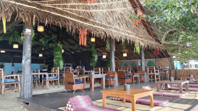 Moomsabai Food & Drink - Thai Food in Klong Khong Beach, Koh Lanta
