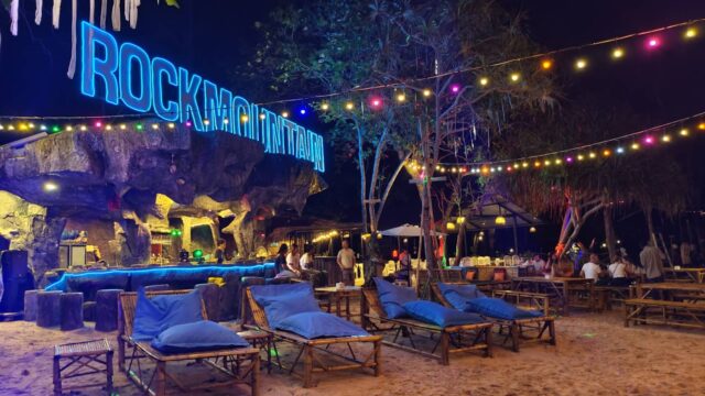 Rock Mountain Restaurant & Beach Bar - Thai Food in Klong Dao Beach, Koh Lanta