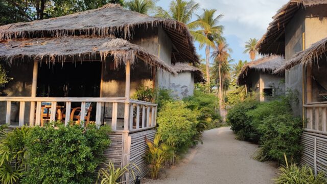 The Lazy Lodge - Bungalows & Beach Huts in Klong Khong Beach, Koh Lanta
